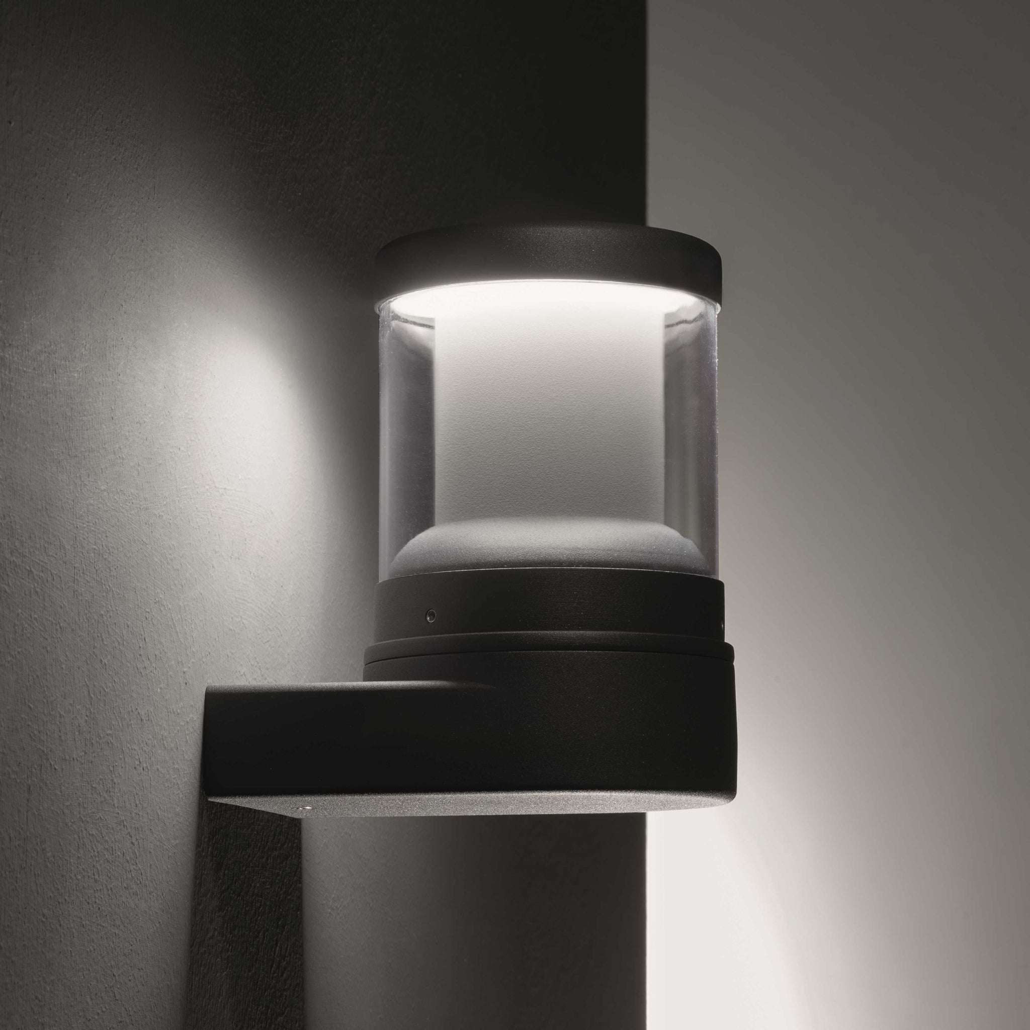 Close-up of Small Outdoor Cylindrical Wall Light | Minimal Exterior Wall Light | Landa Polos