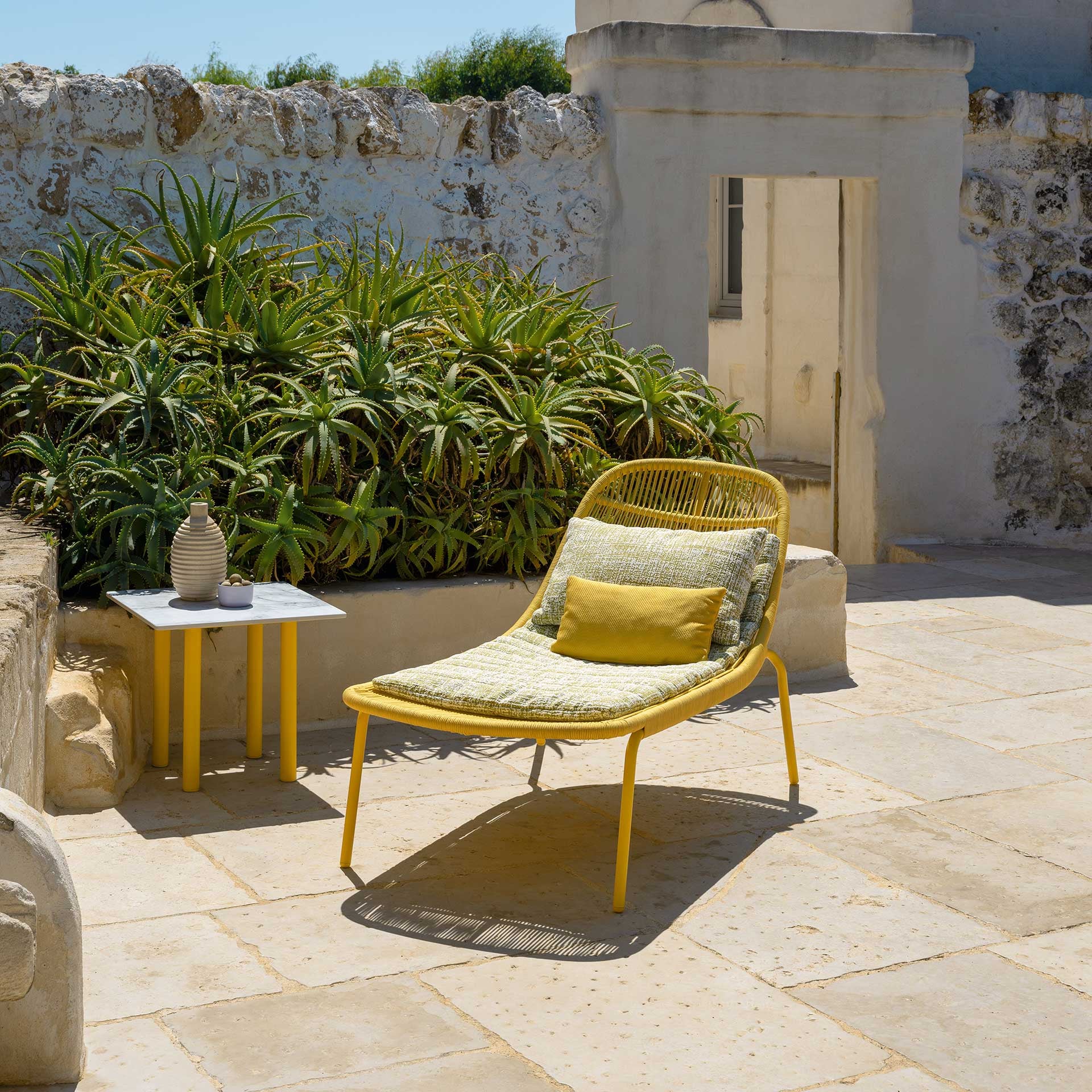 Contemporary Rope Garden Sunbed in Outdoor Setting | Modern Outdoor Colourful Furniture | Sunbed for Sale UK | Talenti Panama
