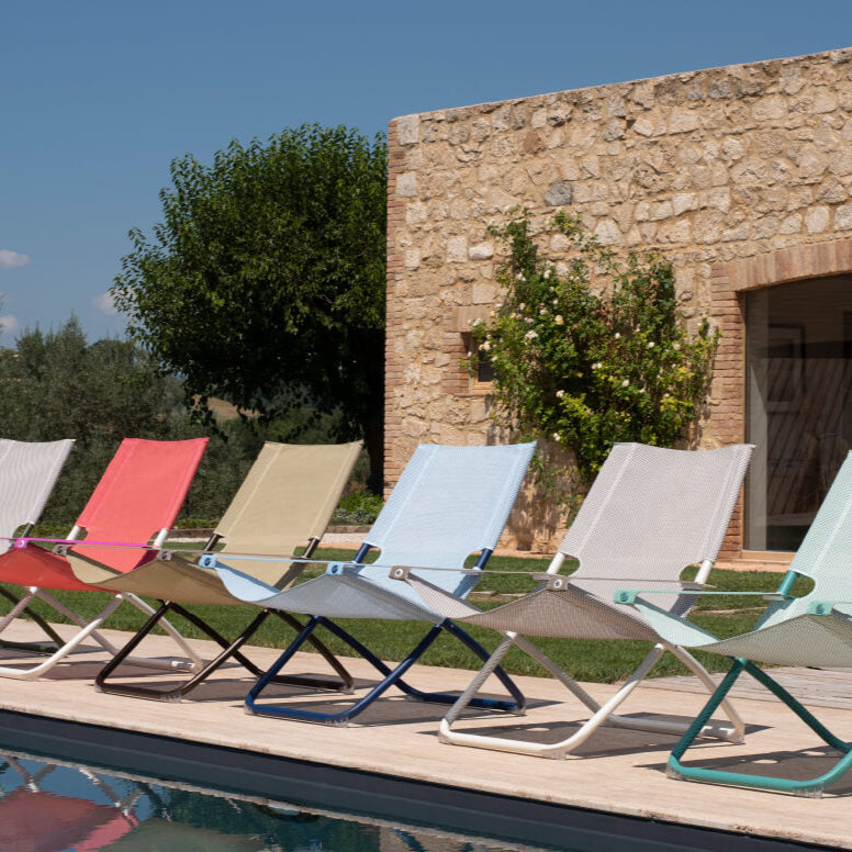Elegant Fabric Deck Chair with Footrest | high-end outdoor lounge chair | beige green | aluminium | EMU Snooze