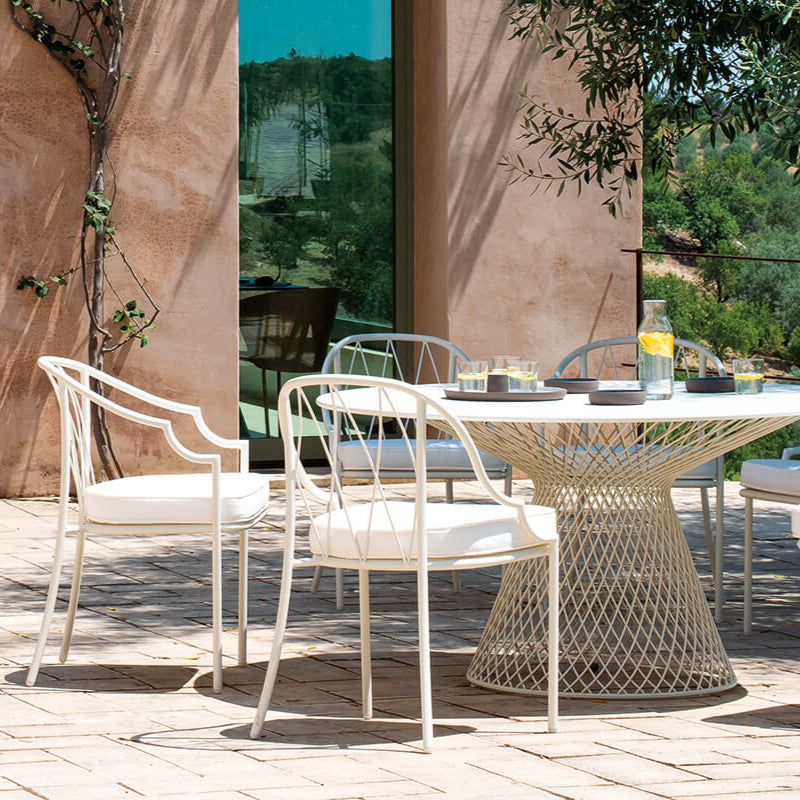 Elegant Outdoor Dining Set with White Steel Chairs | Luxury Italian garden furniture | White | Steel | Cushioned seating | EMU Como