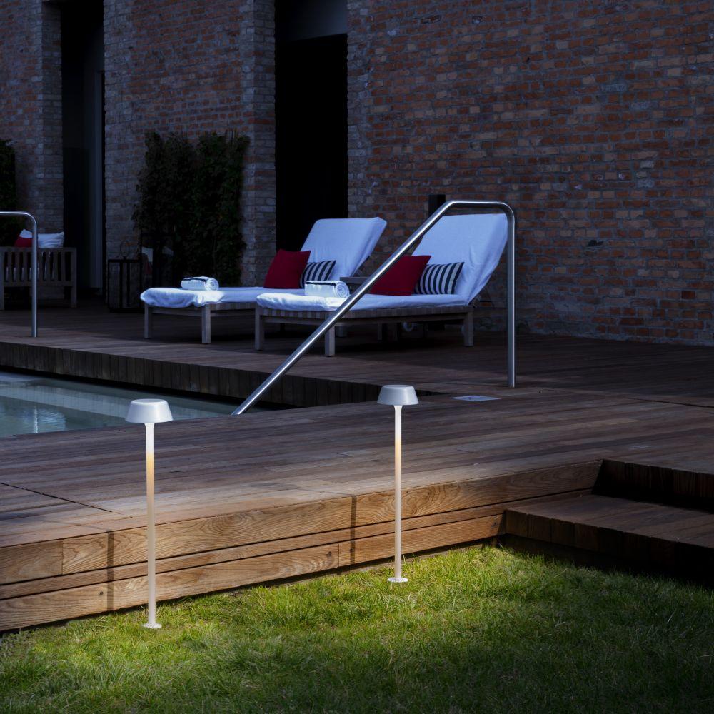 Minimal Sleek Outdoor Floor Lamp | luxury external LED battery floor lamp | white black champagne bronze | titanium aluminium