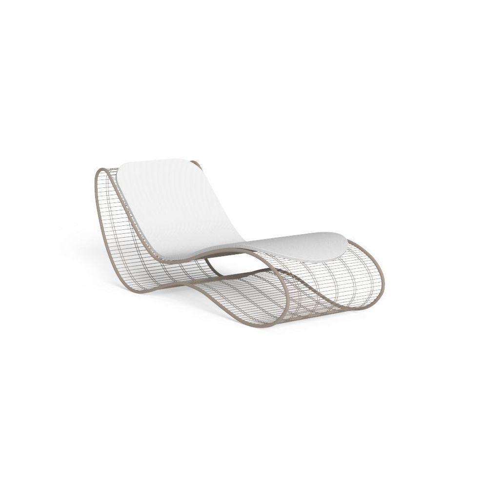 Luxury Metal Outdoor Sun Lounger | Modern Italian Garden Sunbed | Talenti Breez | Dove