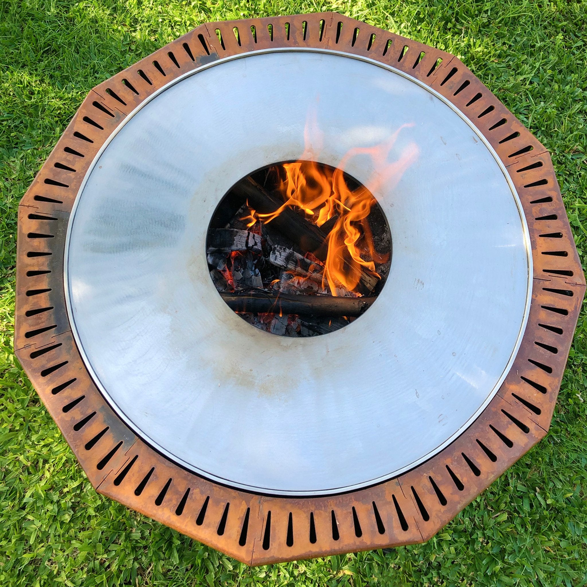 Large Corten Steel Outdoor Round Grill | Doze Plate Grill Carawela