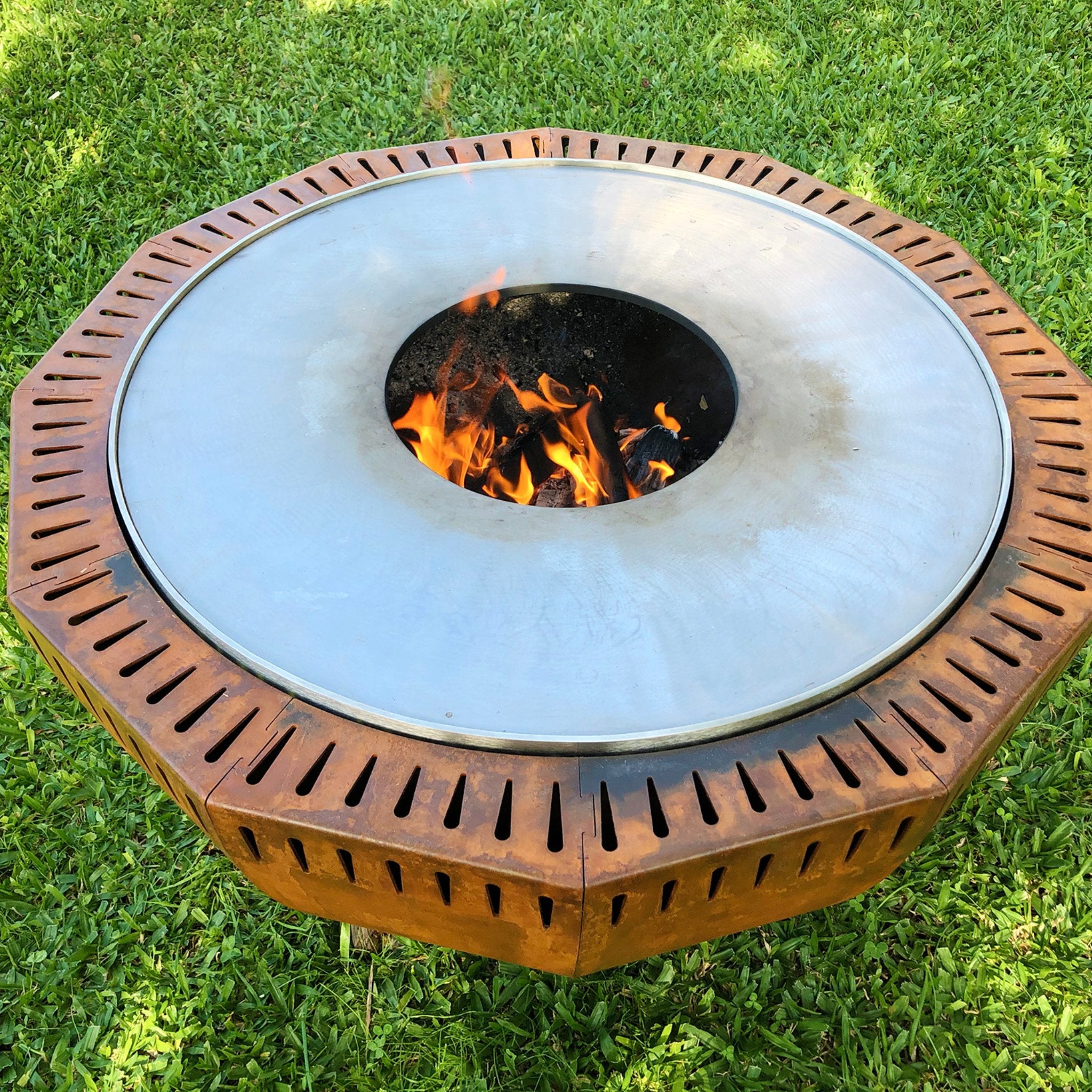 Large Corten Steel Outdoor Round Grill | Doze Plate Grill Carawela
