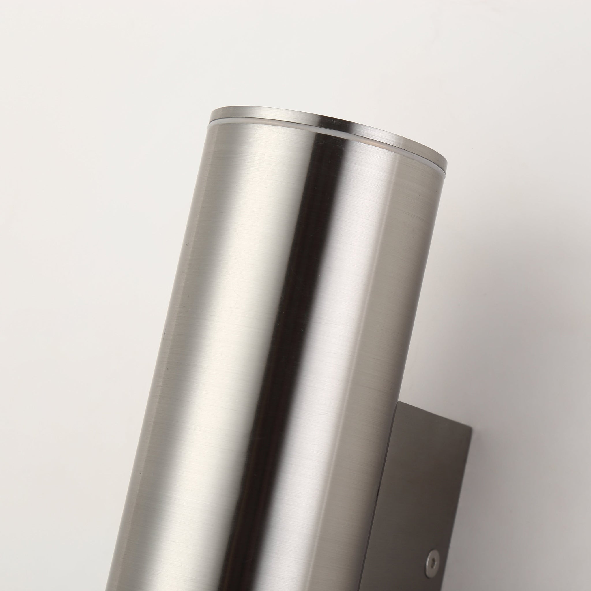 Silver Outdoor Wall Light – Detail Close-up | Brushed Steel Finish | High-End Exterior Lighting | Avivo | Arco Collection